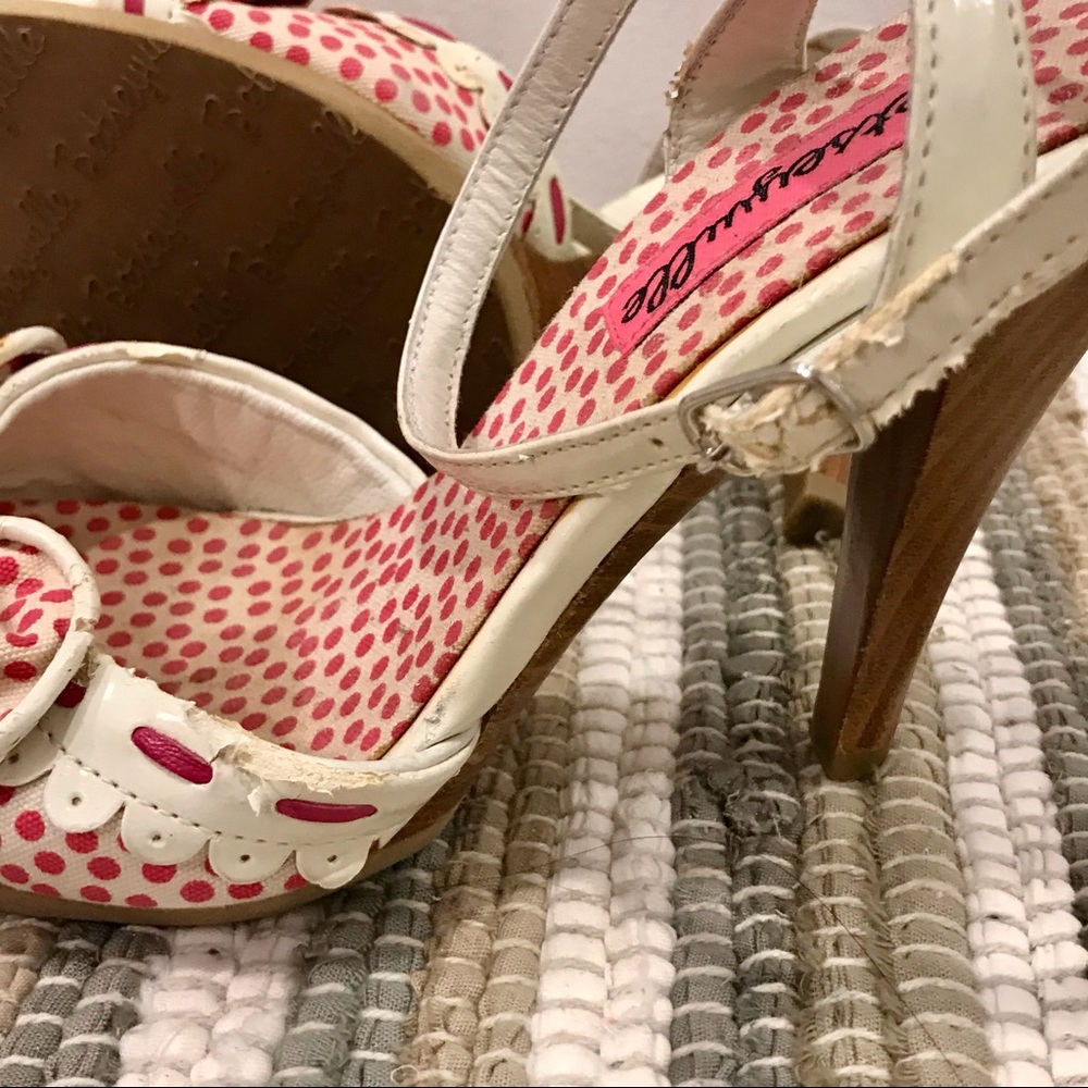 Betseyville fabric and patent leather sandals. Size 6M. Good used condition - Picture 8 of 11